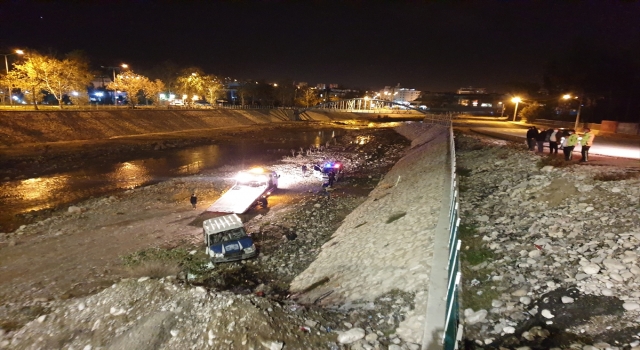 Osmaniye’de çaya devrilen minibüsteki 3 kişi yaralandı