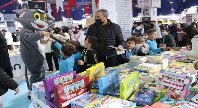 Isparta’da 5. Kitap Fuarı düzenlendi