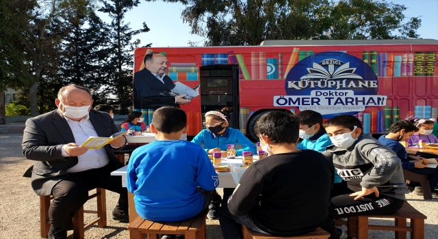 Kadirli’de gezici kütüphane öğrencilerle buluştu