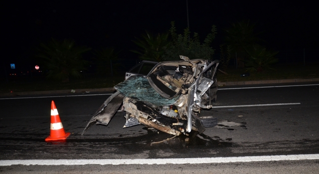 Antalya’da iki otomobil çarpıştı bir kişi öldü