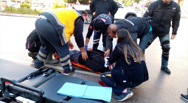 Adana’da kamyonetin çarptığı yaya yaralandı