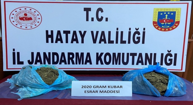 Hatay’da bir otomobilde 2 kilogram esrar ele geçirildi