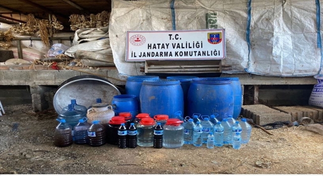 Hatay’da evin deposunda 840 litre sahte içki ele geçirildi