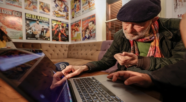 Aktör Ahmet Mekin, AA’nın ”Yılın Fotoğrafları” oylamasına katıldı