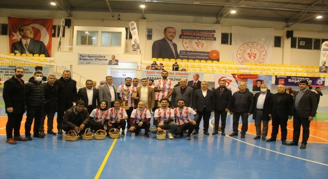 Adana’da şehit polis memuru Sevda Güngör anısına voleybol turnuvası düzenlendi