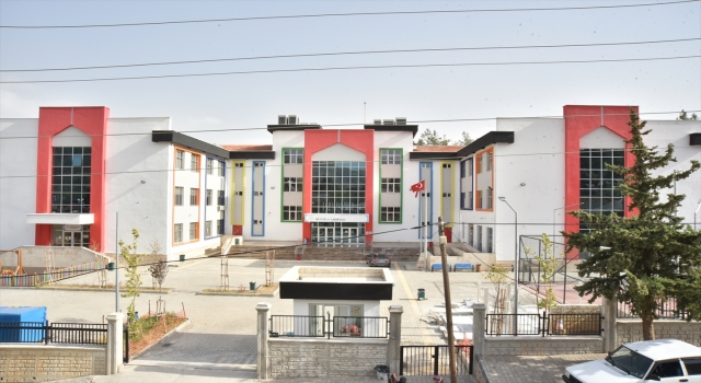 Kahramanmaraş’ta ölen öğretmenin adı okulunun spor salonuna verildi