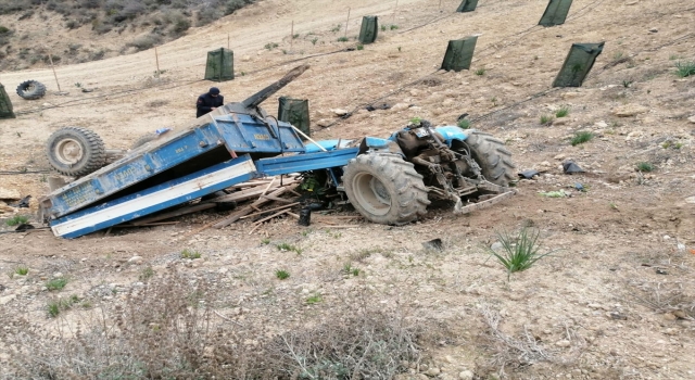 Tarsus’ta devrilen traktörün sürücüsü yaralandı
