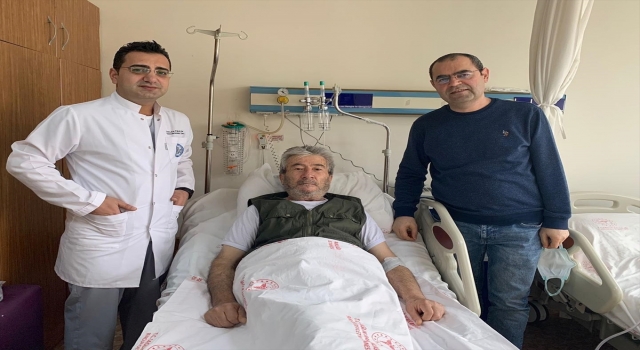 Burdur’da safra yolu kaçağı olan hasta ameliyat olmadan sağlığına kavuştu