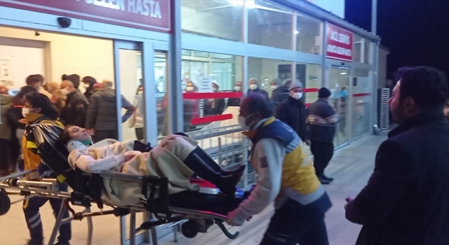 Adana’da iki otomobilin çarpıştığı kazada 4 kişi yaralandı