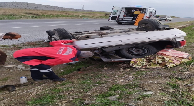 Mersin’de devrilen otomobildeki 4 kişi yaralandı