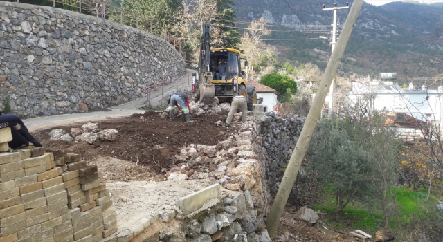 Alanya’da heyelan nedeniyle bozulan yollar onarılıyor
