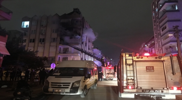Antalya’da bir apartmanda çıkan yangında dumandan etkilenen kişi hastaneye kaldırıldı