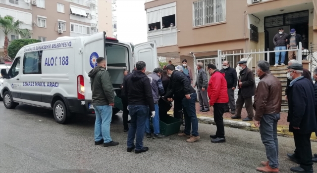 Antalya’da bir kişi evinde ölü bulundu