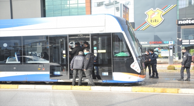Antalya’da tramvayın çarptığı yaya ağır yaralandı