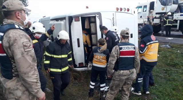 Hatay’da devrilen minibüsteki 3 kişi yaralandı