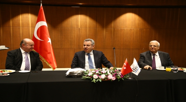 Adana Valisi Süleyman Elban, gazetecilerle bir araya geldi