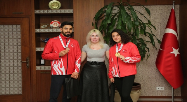 Şampiyon sporcular Rektör Özkan’ı ziyaret etti