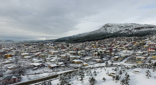 Pozantı kar yağışıyla beyaza büründü