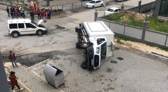 Mersin’de çarpışan iki aracın sürücüleri, kazadan yara almadan kurtuldu