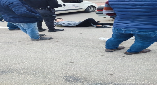 Adana’da otomobile çarpan elektrik bisikletin sürücüsü yaralandı