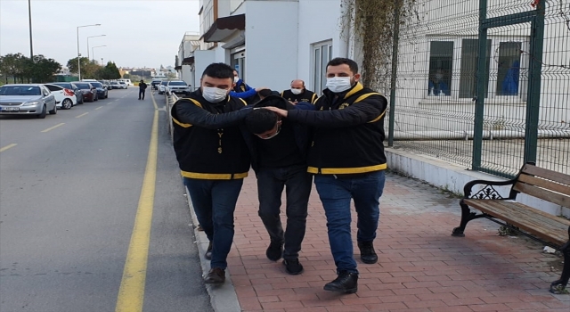 Adana’da kuyumcudan 200 bin liralık altın çalan 3 zanlıdan 2’si tutuklandı