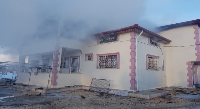 Karamanlı’da yangın çıkan evde hasar oluştu