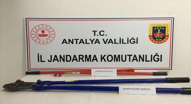 Antalya’da inşaatlardan hırsızlık yapan 3 şüpheli yakalandı