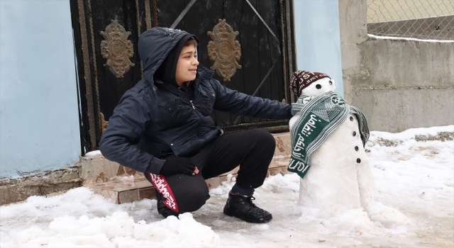 Okulların tatil edildiği Hatay’da çocuklar karın tadını çıkardı