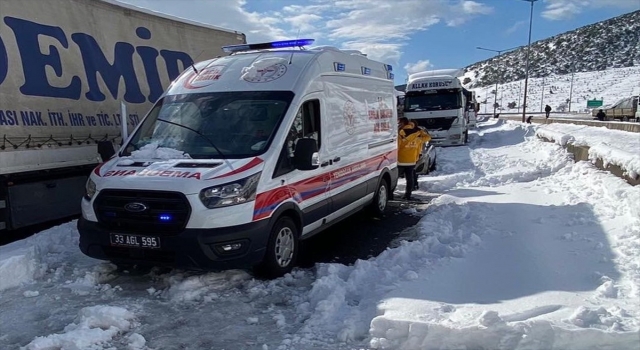 Ambulans helikopter, TAG Otoyolu’nda mahsur kalan hasta bebek için havalandı