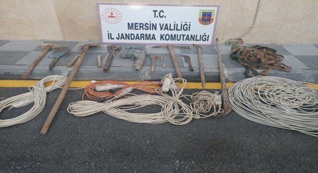 Mersin’de kaçak kazı yapan 4 kişi suçüstü yakalandı