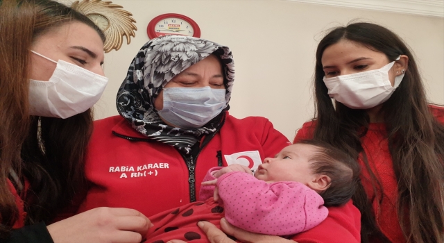 Türk Kızılay, Osmaniye’de ”sevgi bohçası” dağıtıyor