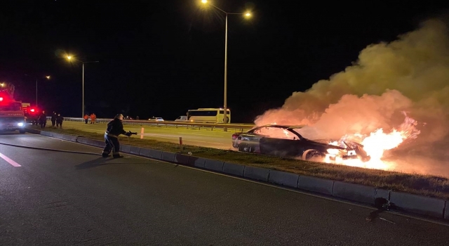 Antalya’da seyir halindeki otomobil yandı