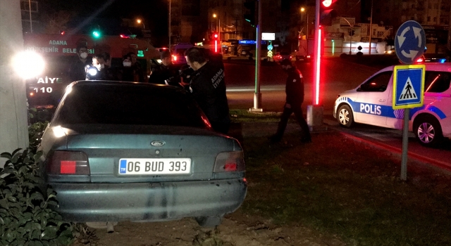 Adana’da bir kişi kaza yaptığı otomobilde uyuya kaldı