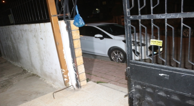 Adana’da bina kapısının çalınma anı güvenlik kamerasında