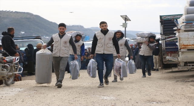 Suriye’deki ihtiyaç sahiplerine 20 tır insani yardım malzemesi gönderildi