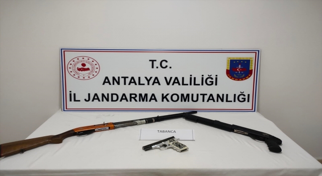 Antalya’da yasa dışı silah ticareti operasyonunda 2 şüpheli yakalandı