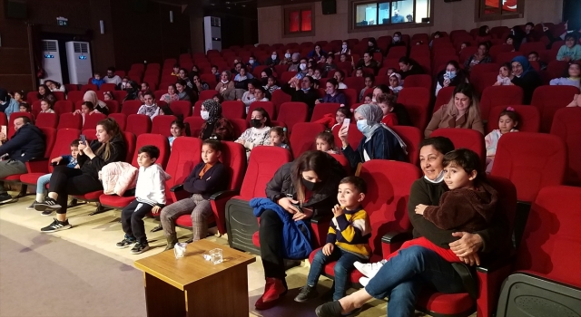 Adana’da ”Niloya, Sürpriz Yumurta Müzikali” sahnelendi