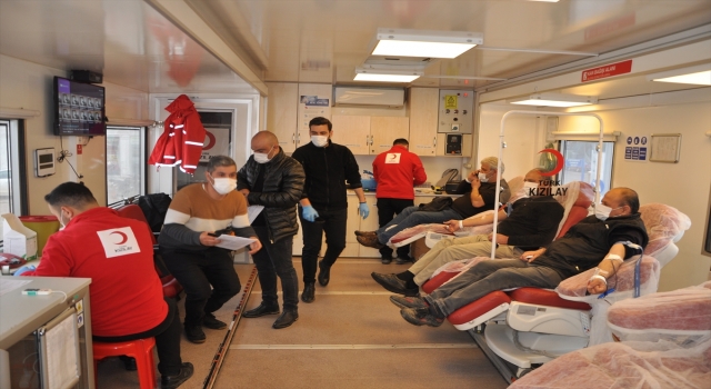 Reyhanlı’da vatandaşlardan Türk Kızılay’a kan bağışı