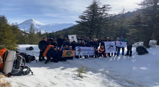 Üniversiteli sporcular, Kızlar Sivrisi’ne tırmandı