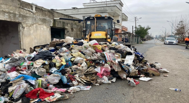 Mersin’de bir evden 3 kamyon çöp çıktı