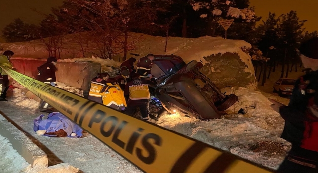 Burdur’da kontrolden çıkan otomobilin istinat duvarına çarpması sonucu 4 kişi öldü
