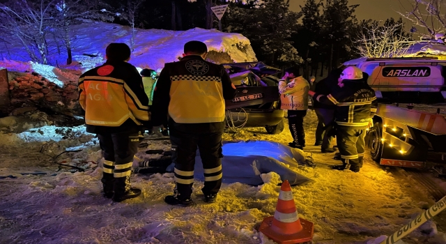 GÜNCELLEME Burdur’da kontrolden çıkan otomobilin istinat duvarına çarpması sonucu 4 kişi öldü