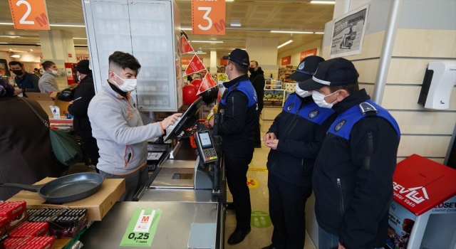 Isparta’da marketlerde ayçiçek yağı denetimi yapıldı