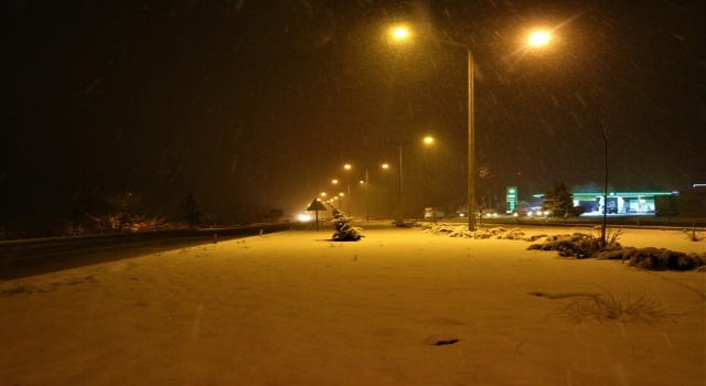 Burdur’da kar yağışı etkili oluyor