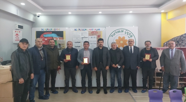 Dörtyol’da eğitime destek veren hayırseverlere plaket verildi