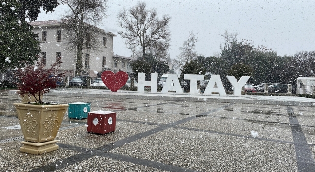 Hatay’da kar yağışı etkili oluyor