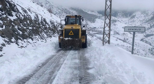 Kahramanmaraş’ta kardan kapanan 112 mahalle yolu ulaşıma açıldı