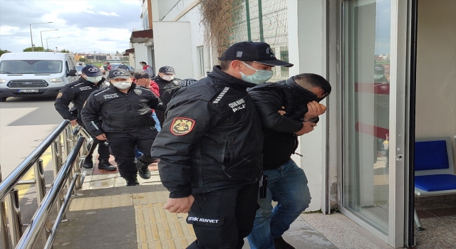 Adana’da uyuşturucu operasyonunda yakalanan 4 zanlı serbest bırakıldı
