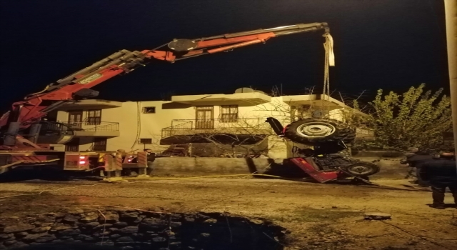 Alanya’da traktörüyle su kuyusuna düşen çiftçi kurtarıldı