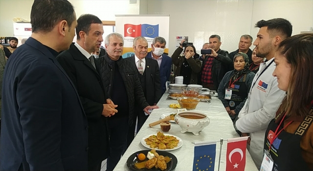 Kozan’da AB projesine katılanlara plaket verildi